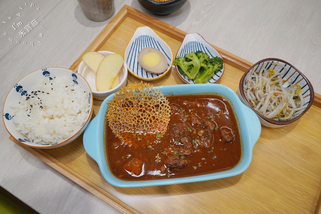 穀雨豐┃林口中式簡餐。多種排餐、定食套餐選擇，另提供包廂聚餐，自助吧無限續用