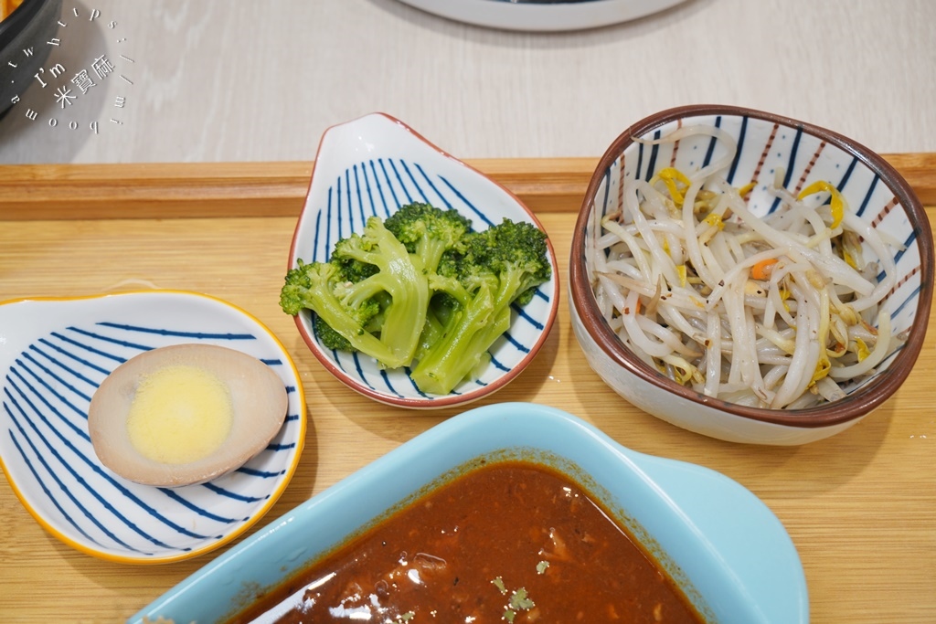 穀雨豐┃林口中式簡餐。多種排餐、定食套餐選擇，另提供包廂聚餐，自助吧無限續用