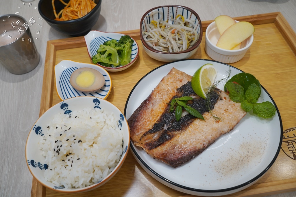 穀雨豐┃林口中式簡餐。多種排餐、定食套餐選擇，另提供包廂聚餐，自助吧無限續用