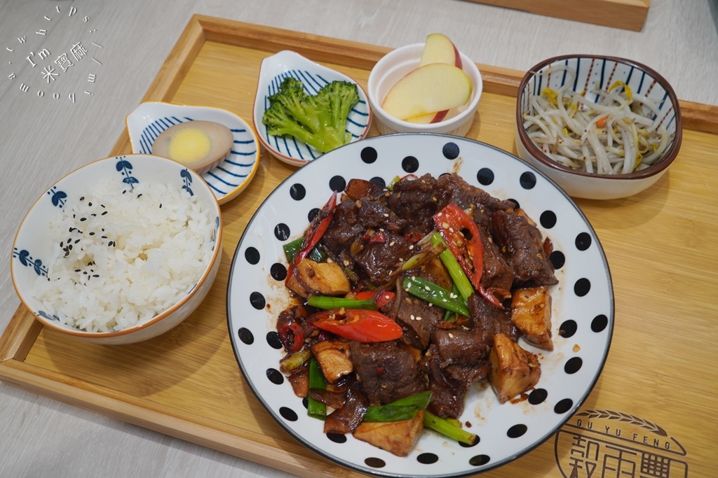 穀雨豐┃林口中式簡餐。多種排餐、定食套餐選擇，另提供包廂聚餐，自助吧無限續用