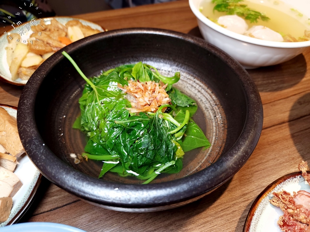 家香味食堂┃萬華美食。限量拿鐵咖啡滷肉飯、老酒滷肉飯，想吃記得鎖定粉專!多種炸物滷味也很不錯