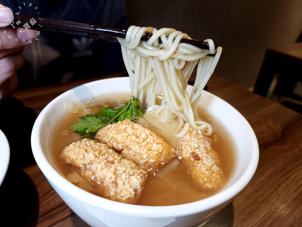 家香味食堂┃萬華美食。限量拿鐵咖啡滷肉飯、老酒滷肉飯，想吃記得鎖定粉專!多種炸物滷味也很不錯