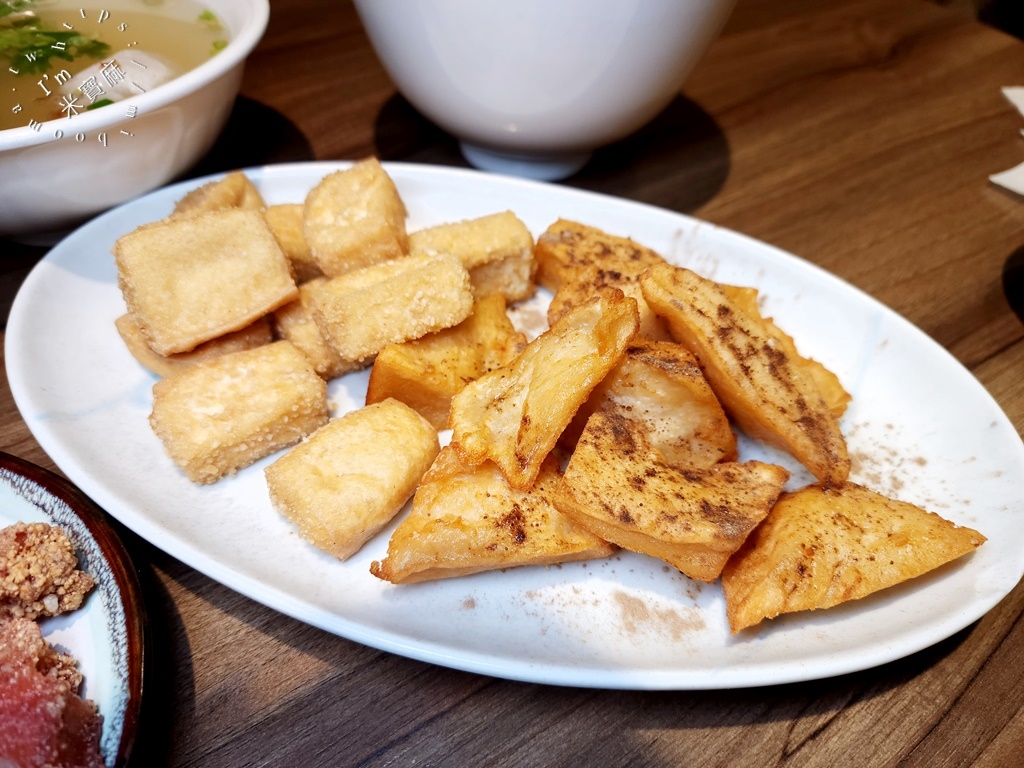 家香味食堂┃萬華美食。限量拿鐵咖啡滷肉飯、老酒滷肉飯，想吃記得鎖定粉專!多種炸物滷味也很不錯