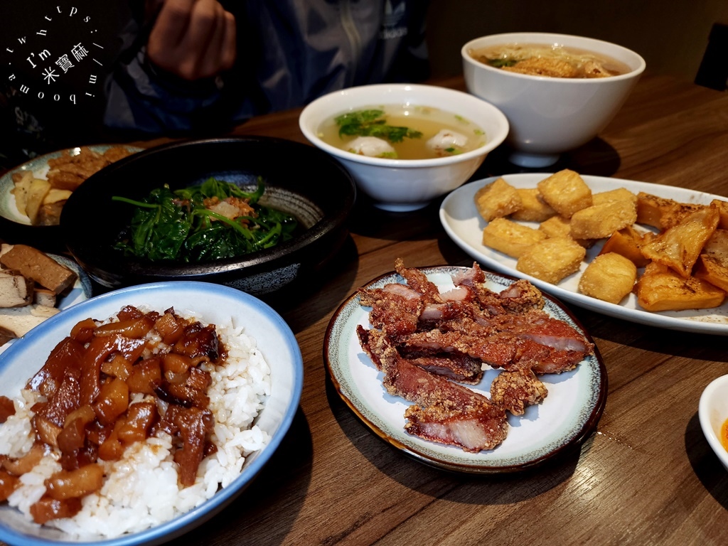 家香味食堂┃萬華美食。限量拿鐵咖啡滷肉飯、老酒滷肉飯，想吃記得鎖定粉專!多種炸物滷味也很不錯