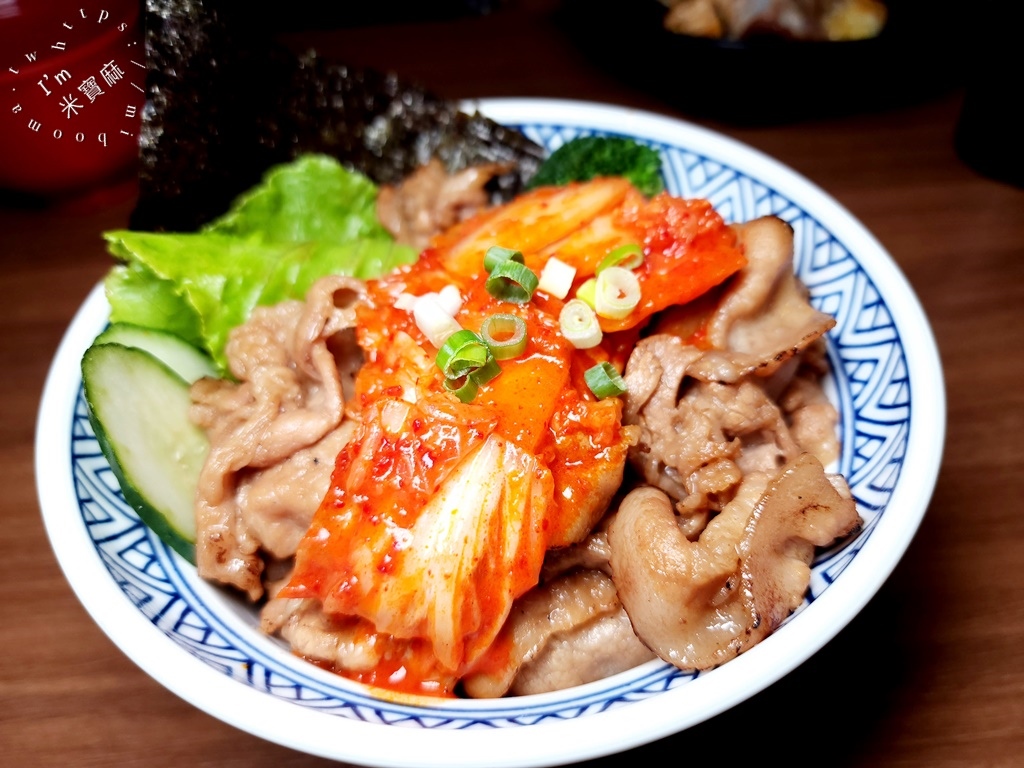 宮本武丼直火燒肉丼┃新店大豐路美食。多丼飯選擇，內用雞湯冷飲以及霜淇淋無限續