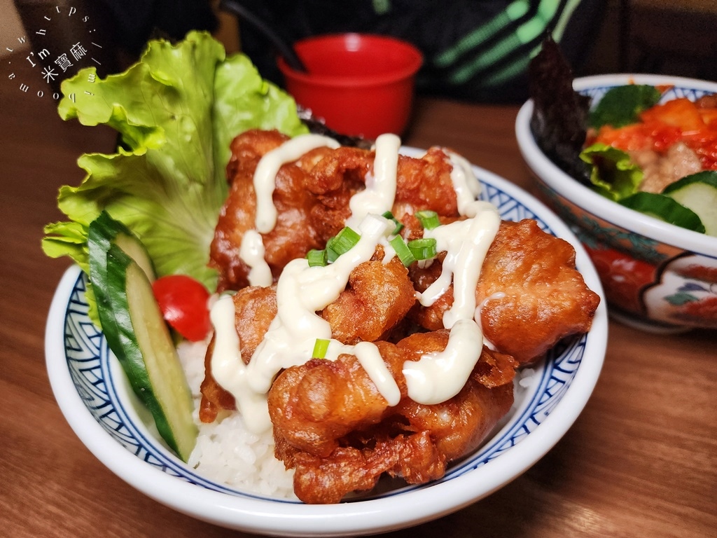 宮本武丼直火燒肉丼┃新店大豐路美食。多丼飯選擇，內用雞湯冷飲以及霜淇淋無限續