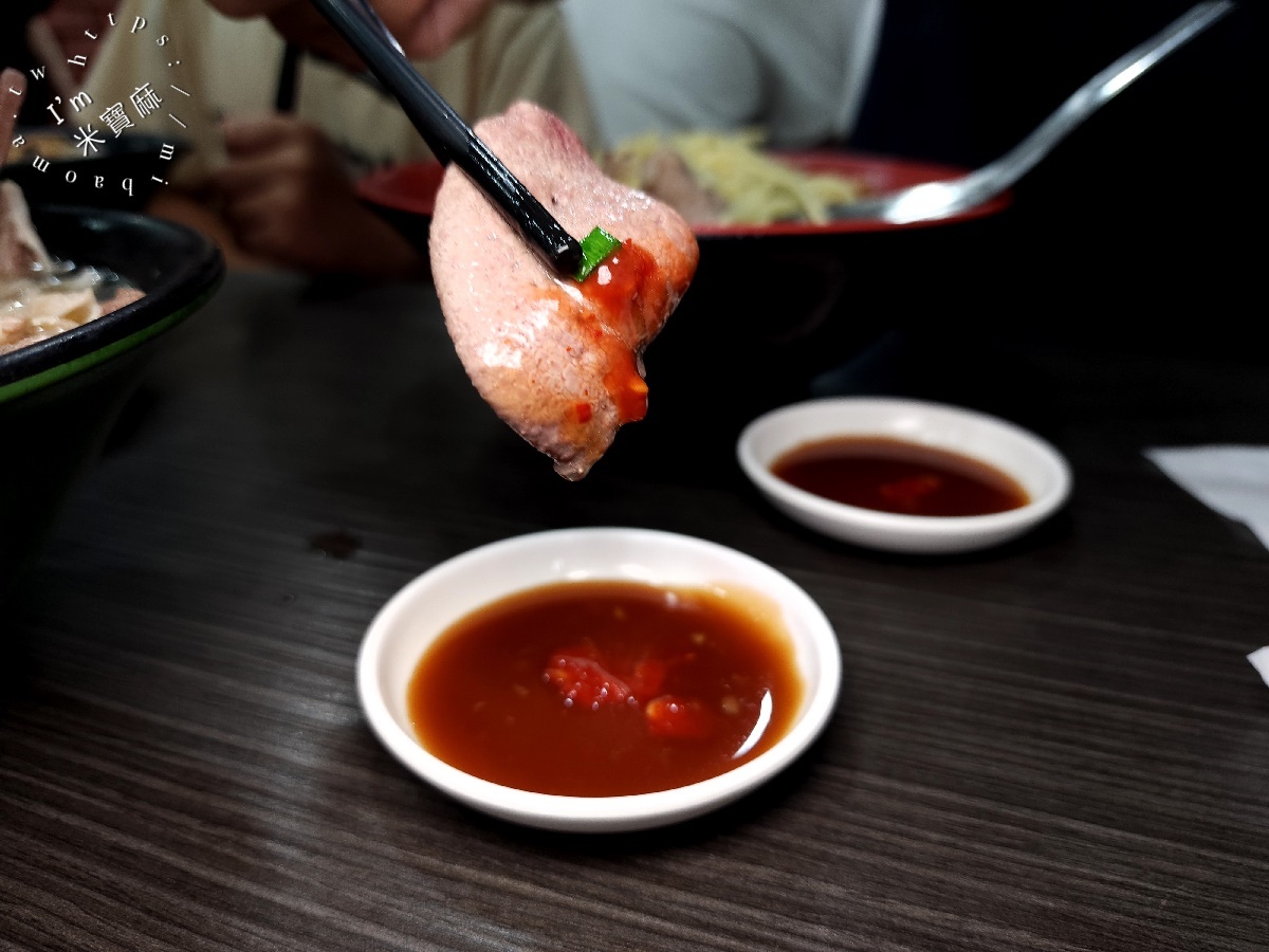 龜叟の什錦麵┃永和美食。在地50年老字號什錦麵，外帶內用都大排長龍，超高CP值早午餐