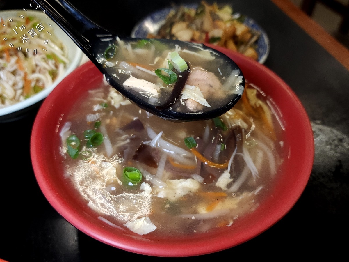 山西御品刀削麵館┃台北大安美食。首推木須炒麵必吃，炸醬刀削麵大碗滿足，小菜選擇也不少