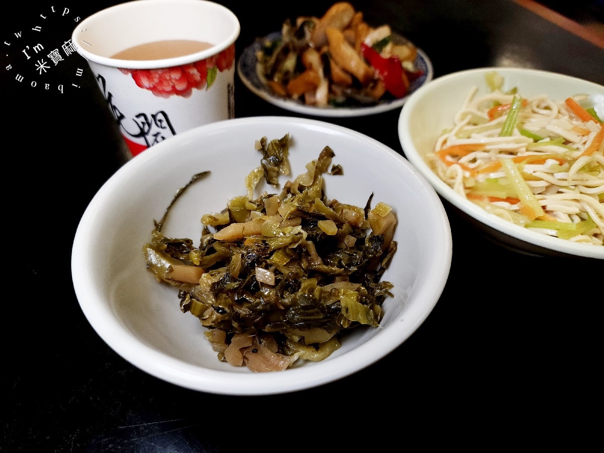山西御品刀削麵館┃台北大安美食。首推木須炒麵必吃，炸醬刀削麵大碗滿足，小菜選擇也不少
