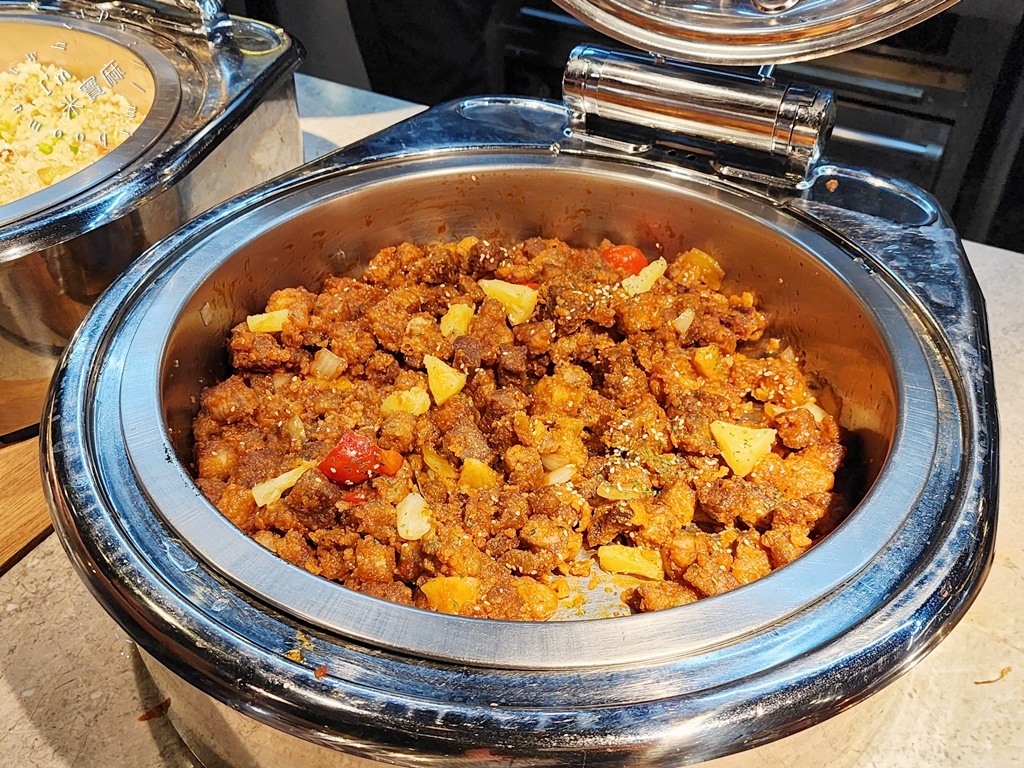 饗犇牛排館┃松江南京站美食。豐富自助吧無限續用，排餐質感也很不錯!