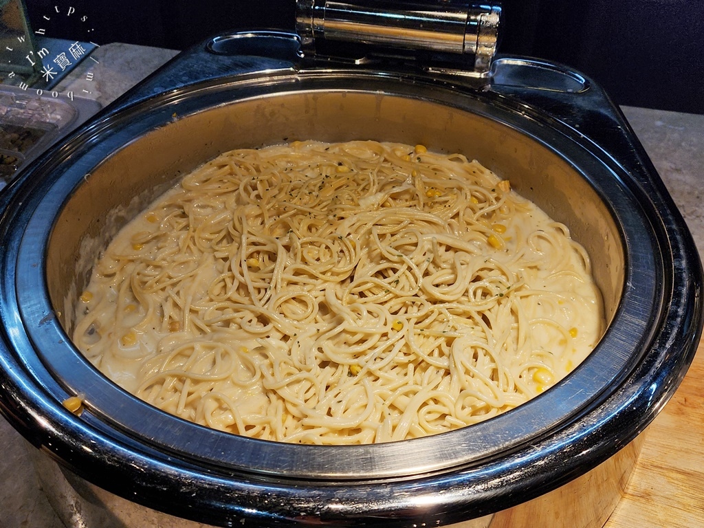 饗犇牛排館┃松江南京站美食。豐富自助吧無限續用，排餐質感也很不錯!