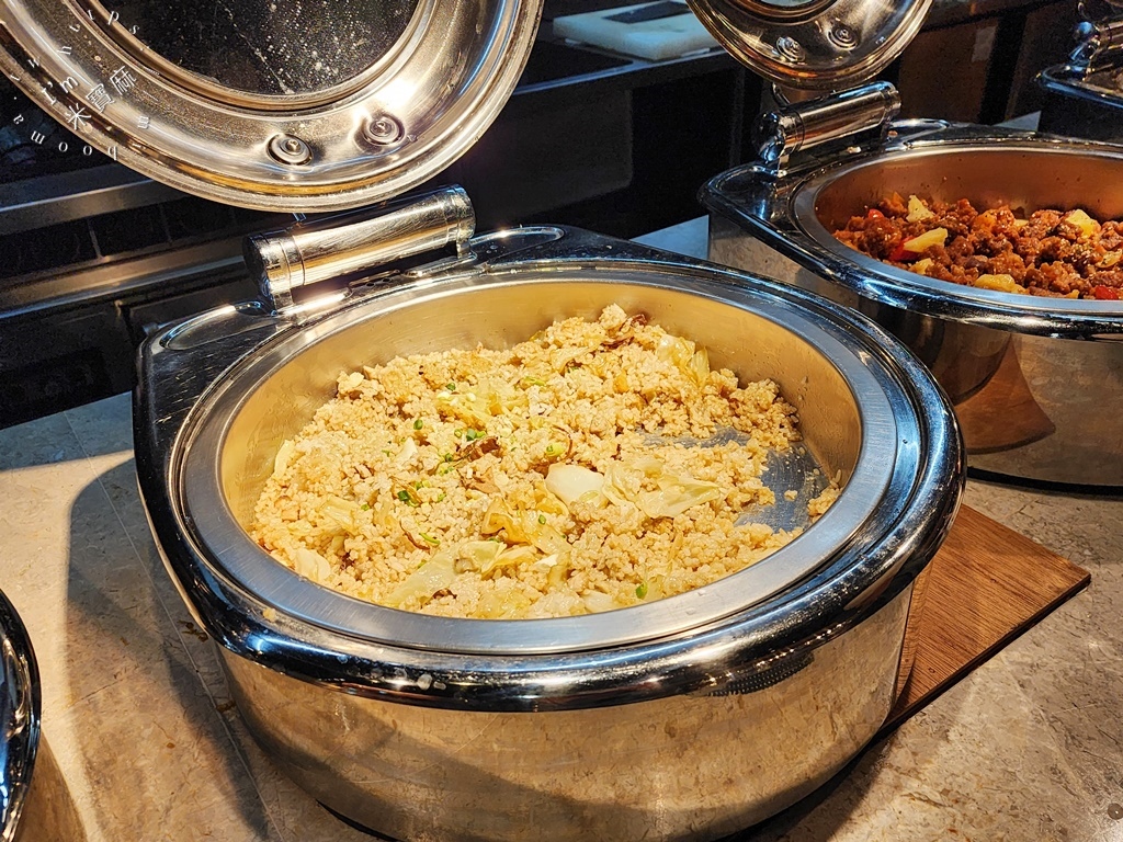 饗犇牛排館┃松江南京站美食。豐富自助吧無限續用，排餐質感也很不錯!