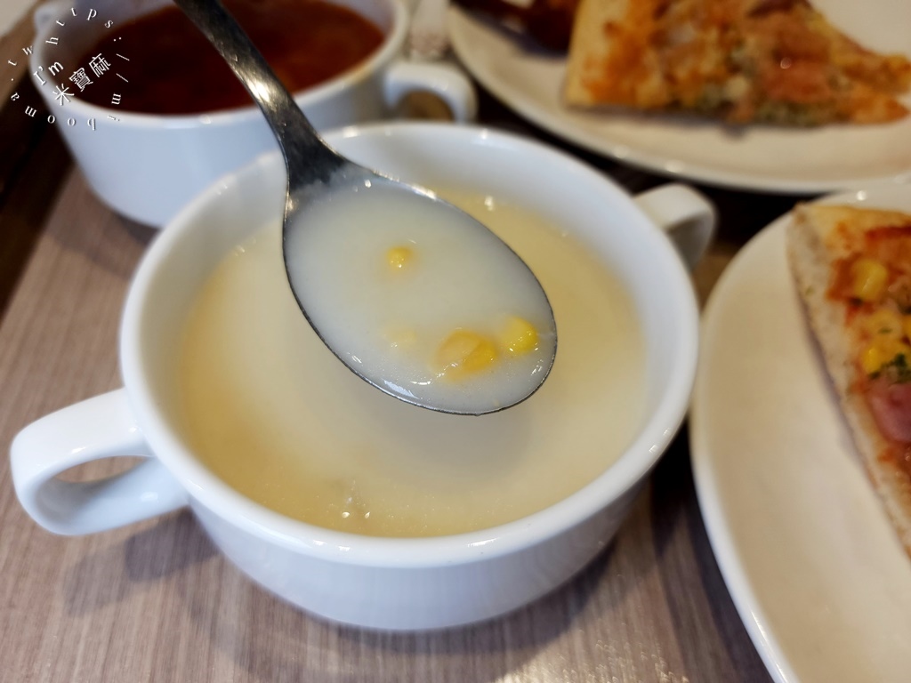 饗犇牛排館┃松江南京站美食。豐富自助吧無限續用，排餐質感也很不錯!