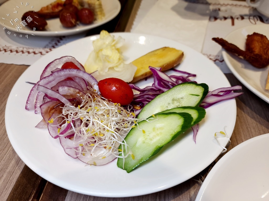 饗犇牛排館┃松江南京站美食。豐富自助吧無限續用，排餐質感也很不錯!