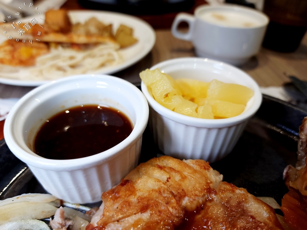 饗犇牛排館┃松江南京站美食。豐富自助吧無限續用，排餐質感也很不錯!