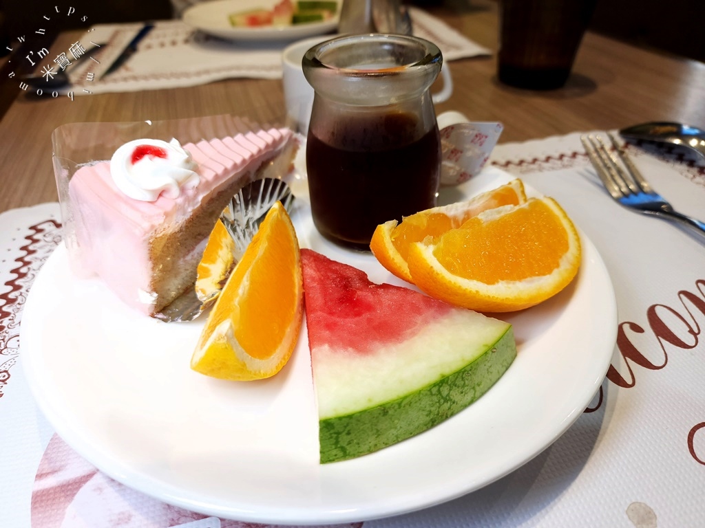 饗犇牛排館┃松江南京站美食。豐富自助吧無限續用，排餐質感也很不錯!