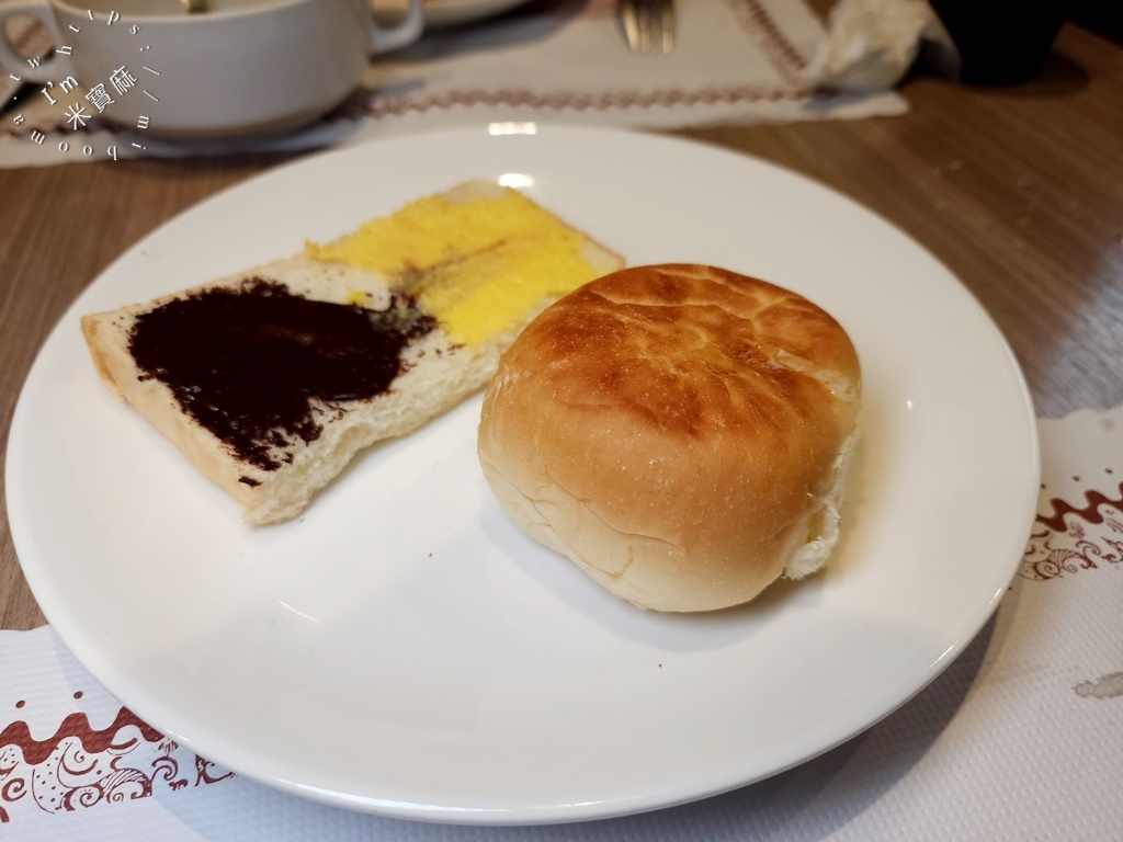 饗犇牛排館┃松江南京站美食。豐富自助吧無限續用，排餐質感也很不錯!