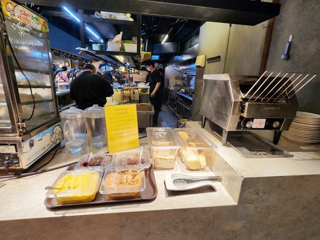 饗犇牛排館┃松江南京站美食。豐富自助吧無限續用，排餐質感也很不錯!