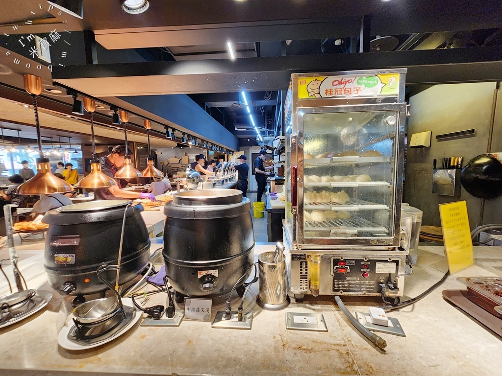 饗犇牛排館┃松江南京站美食。豐富自助吧無限續用，排餐質感也很不錯!