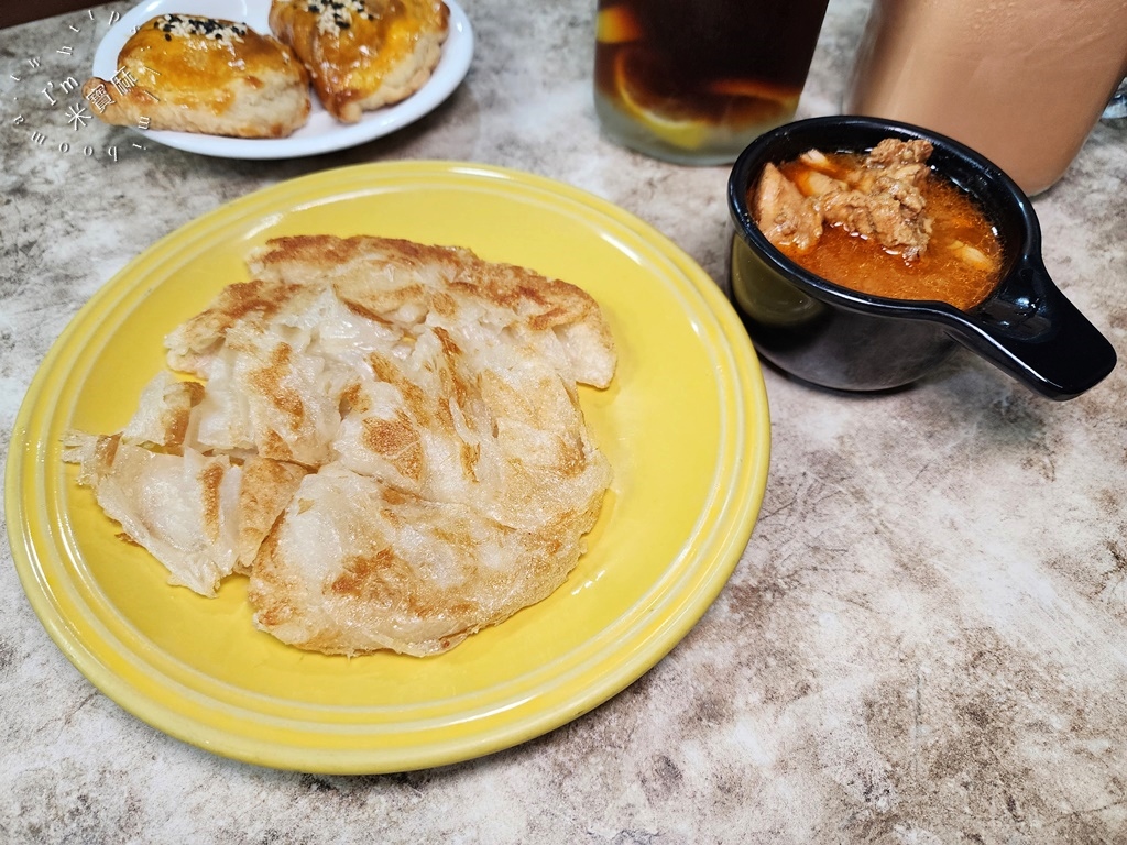 沅保奶茶店┃中和華新街美食。異國早午餐好選擇，甩餅西多士以及蛋燒吐司，再來杯奶茶咖啡太美好了