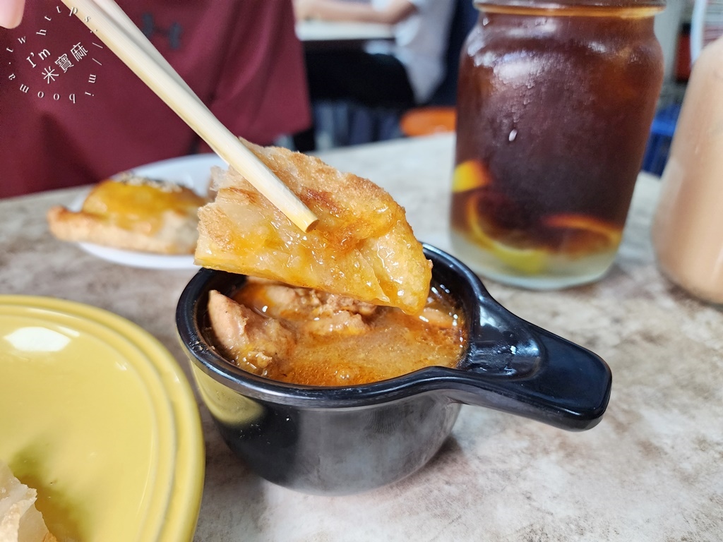 沅保奶茶店┃中和華新街美食。異國早午餐好選擇，甩餅西多士以及蛋燒吐司，再來杯奶茶咖啡太美好了