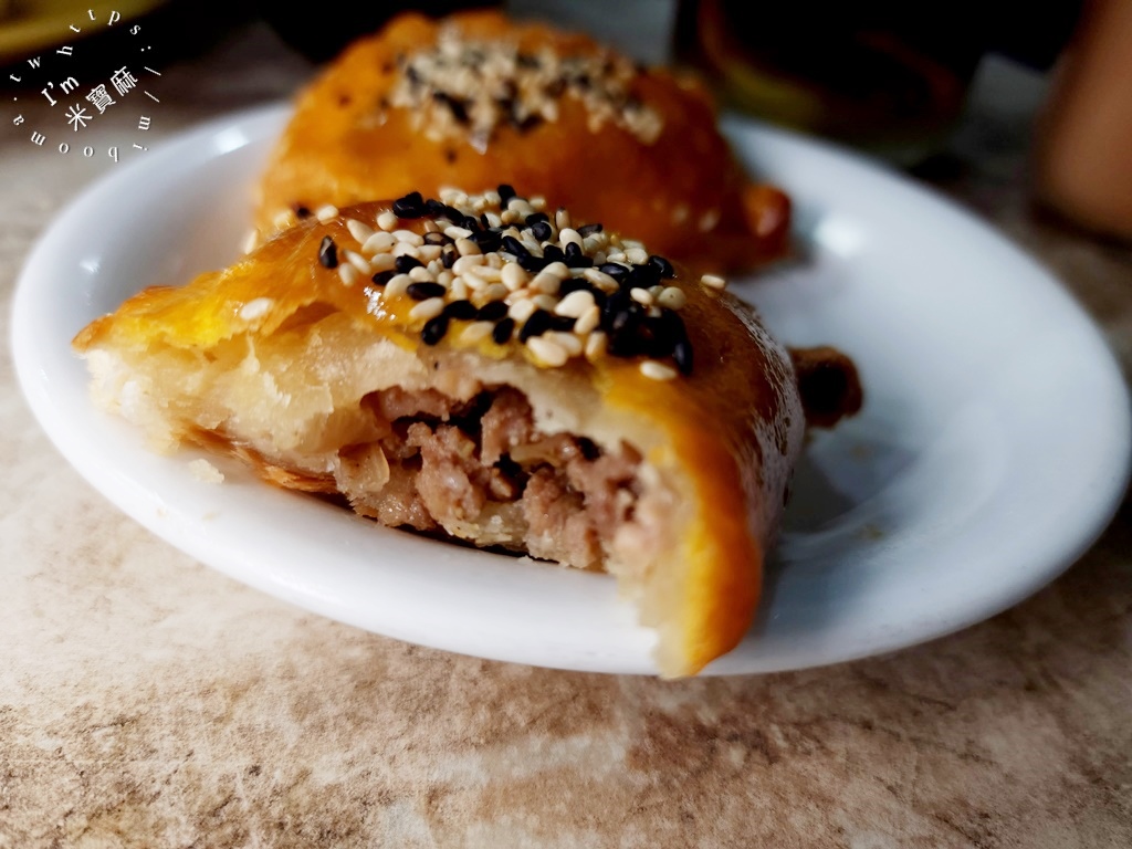 沅保奶茶店┃中和華新街美食。異國早午餐好選擇，甩餅西多士以及蛋燒吐司，再來杯奶茶咖啡太美好了