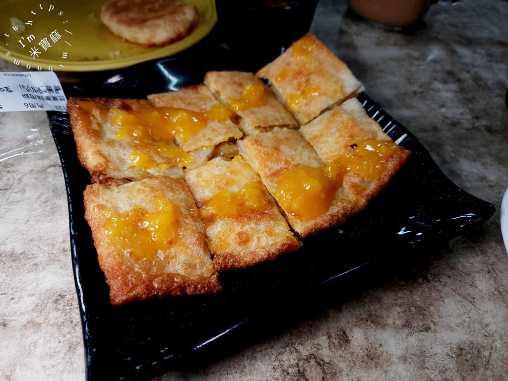 沅保奶茶店┃中和華新街美食。異國早午餐好選擇，甩餅西多士以及蛋燒吐司，再來杯奶茶咖啡太美好了