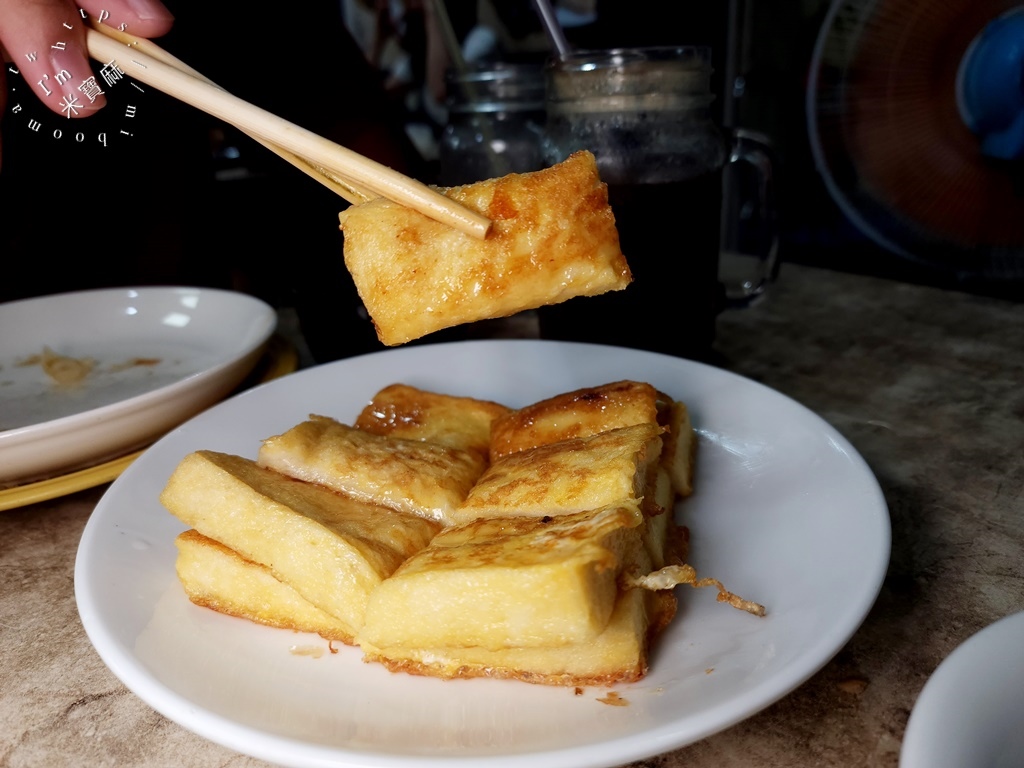 沅保奶茶店┃中和華新街美食。異國早午餐好選擇，甩餅西多士以及蛋燒吐司，再來杯奶茶咖啡太美好了