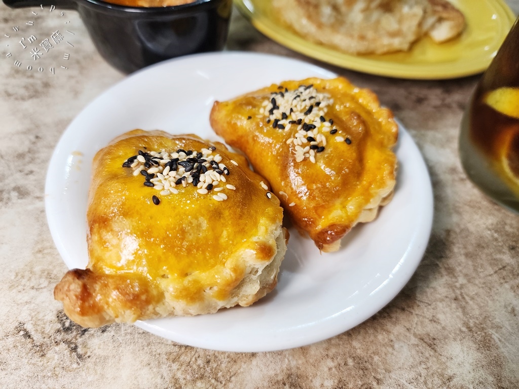 沅保奶茶店┃中和華新街美食。異國早午餐好選擇，甩餅西多士以及蛋燒吐司，再來杯奶茶咖啡太美好了