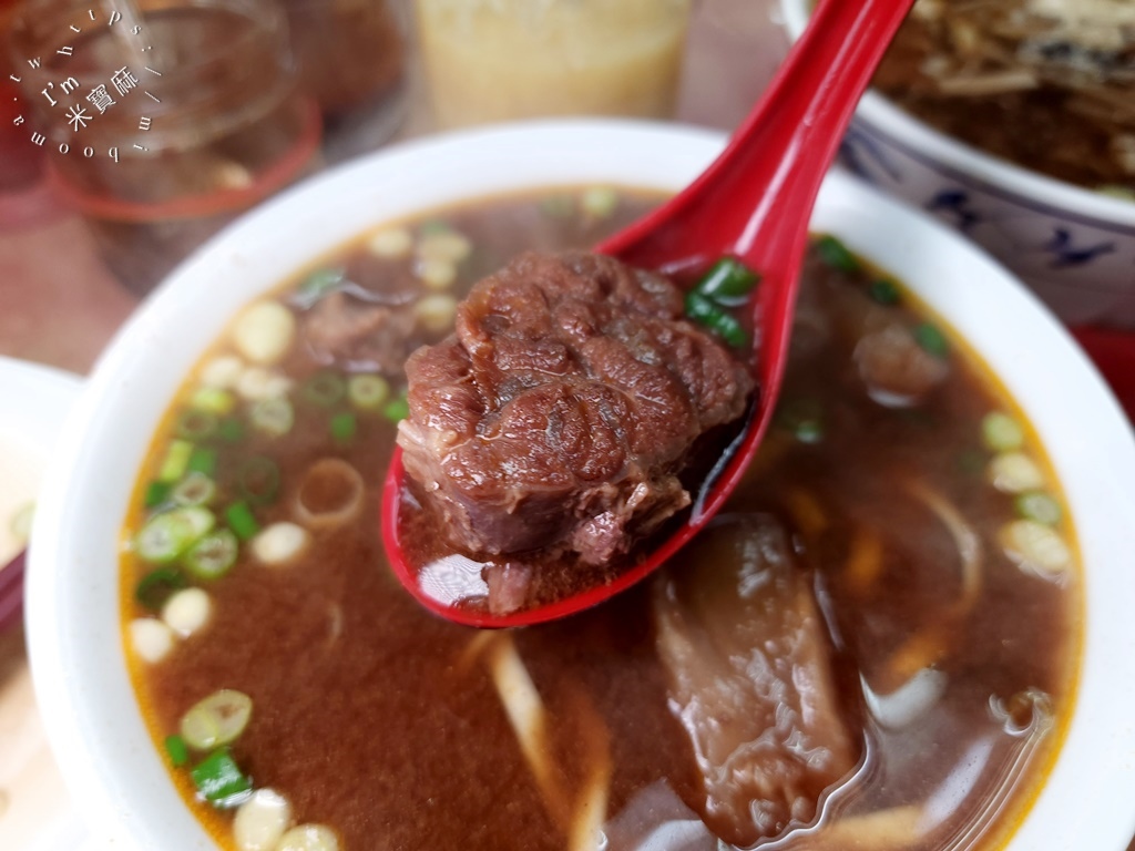 正杰牛肉麵┃萬華美食。水餃餛飩都好吃，牛肉麵份量很給力，在地人都知道的好味 道