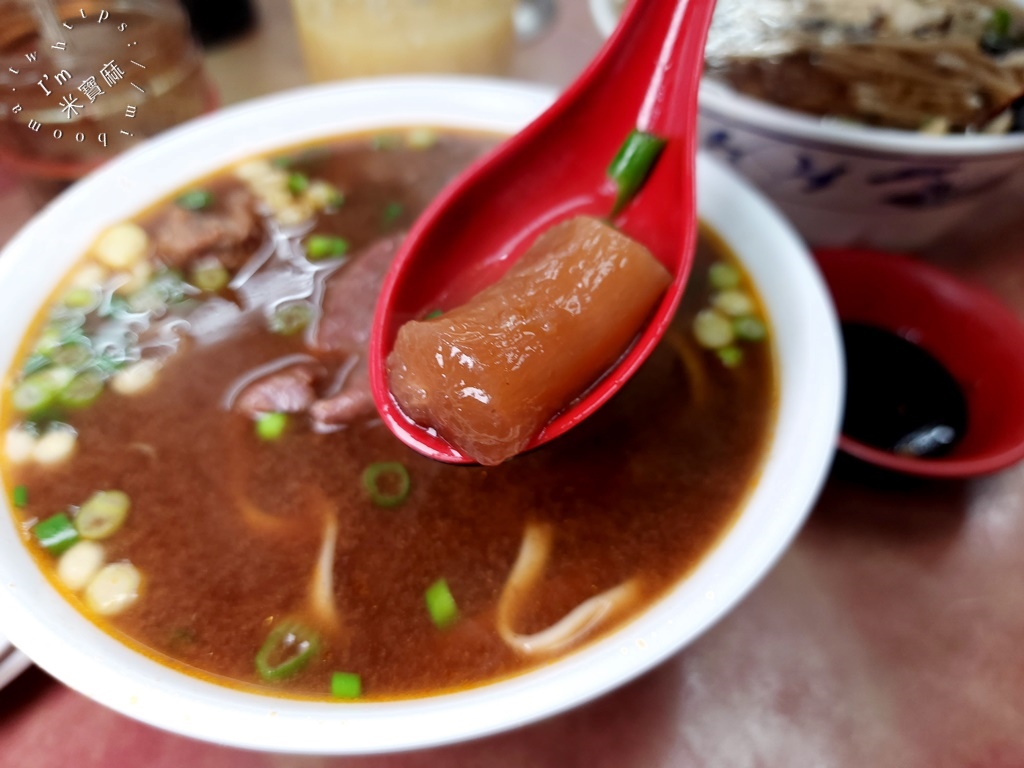 正杰牛肉麵┃萬華美食。水餃餛飩都好吃，牛肉麵份量很給力，在地人都知道的好味 道