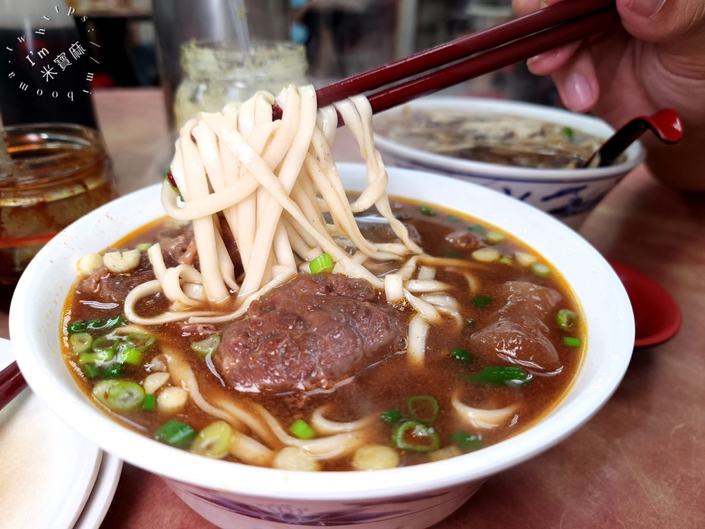 正杰牛肉麵┃萬華美食。水餃餛飩都好吃，牛肉麵份量很給力，在地人都知道的好味 道