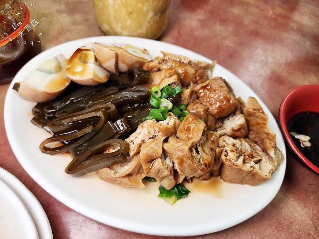 正杰牛肉麵┃萬華美食。水餃餛飩都好吃，牛肉麵份量很給力，在地人都知道的好味 道