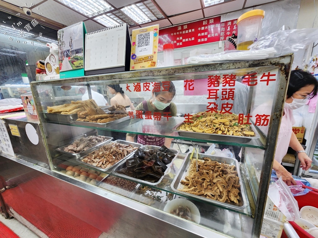 正杰牛肉麵┃萬華美食。水餃餛飩都好吃，牛肉麵份量很給力，在地人都知道的好味 道