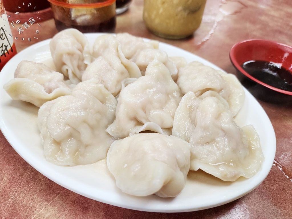 正杰牛肉麵┃萬華美食。水餃餛飩都好吃，牛肉麵份量很給力，在地人都知道的好味 道