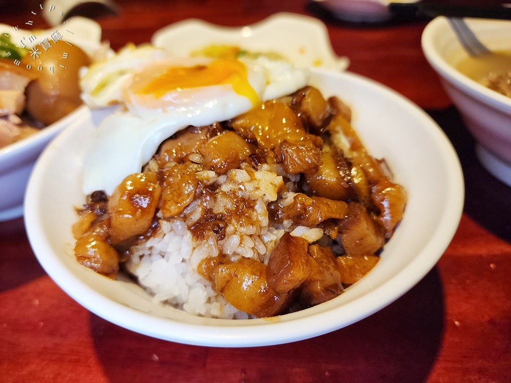 大稻埕魯肉飯┃台北美食。巷弄中的好味道!國宴級一甲子的好滋味，魯肉飯一吃就秒圈粉