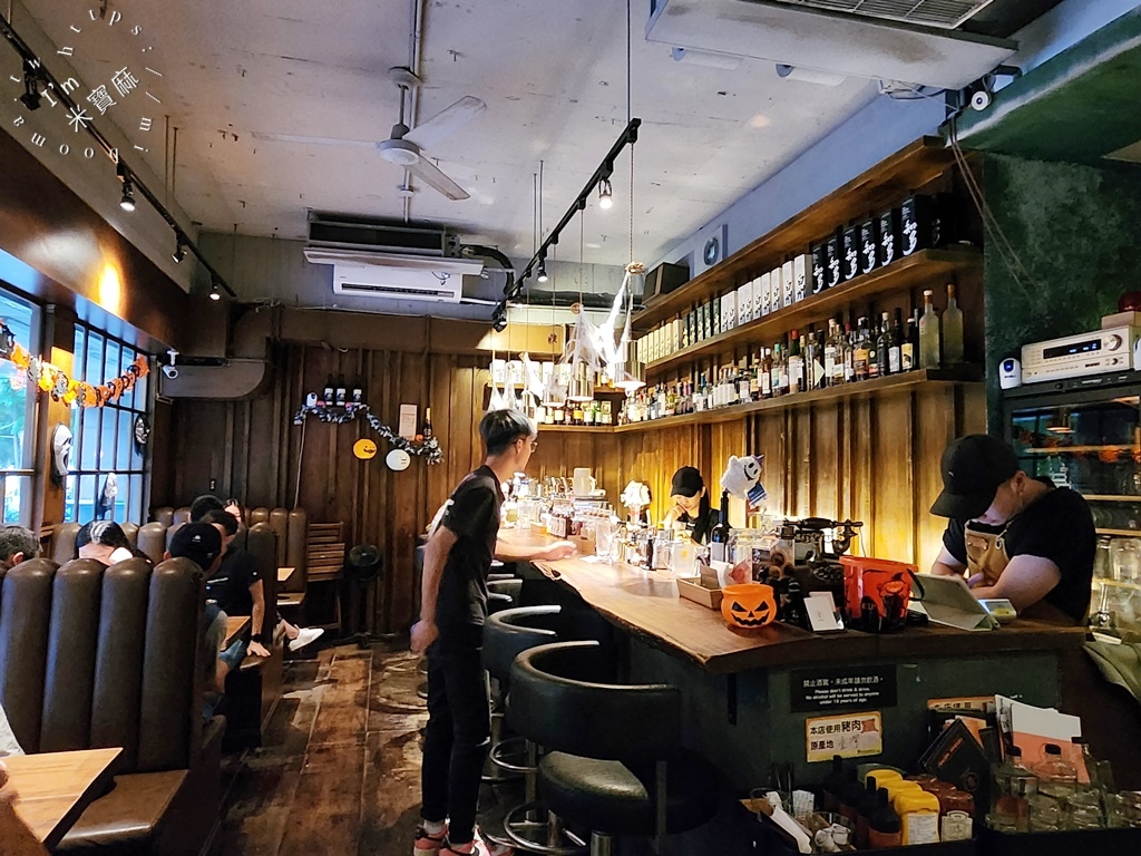 GURU HOUSE PARK NO.4┃四號公園美食。酒吧深藏好吃的鐵鍋蛋餅、還有漢堡炸物都很不錯