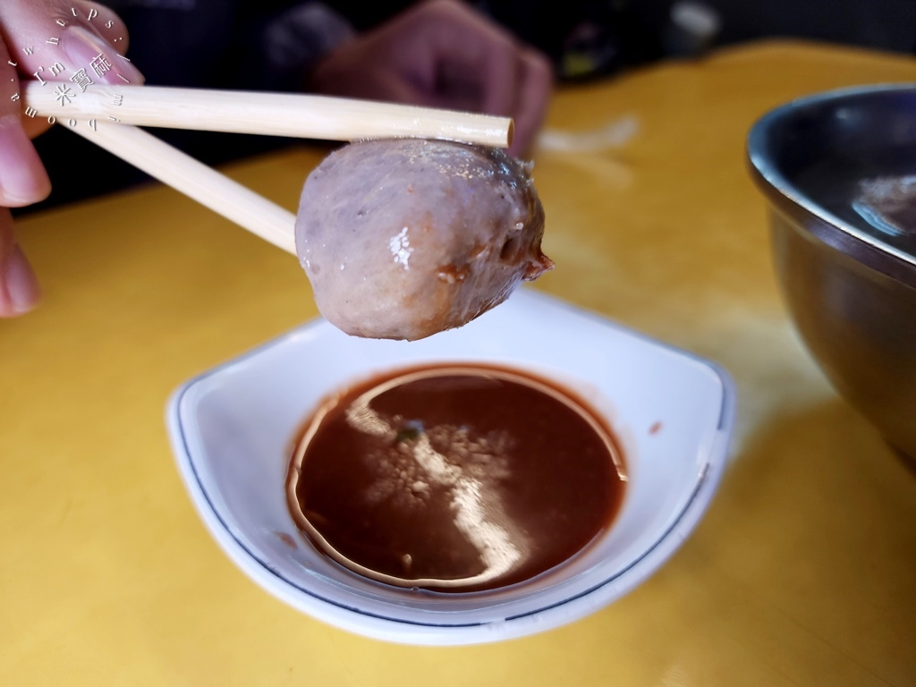 郭家炒牛肉┃萬華美食。本土牛肉加上特製沙茶醬就是香，炒飯炒麵都正點!再來碗湯就剛剛好