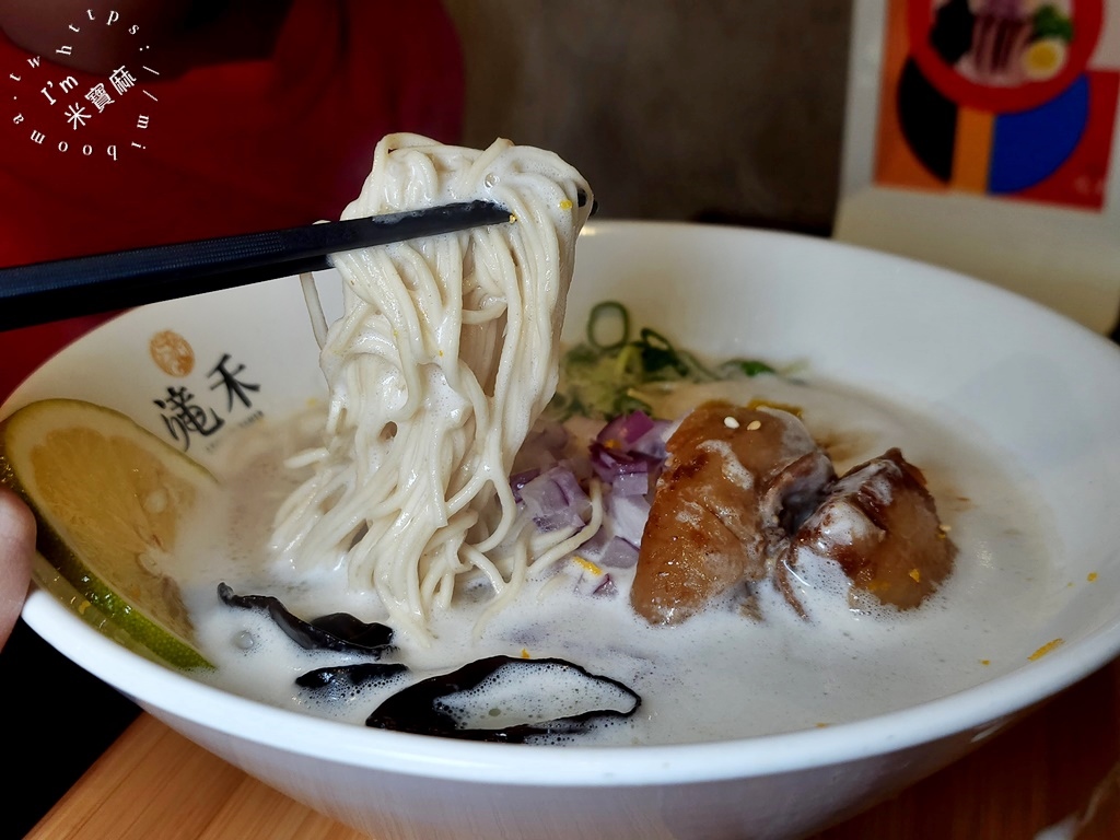 滝禾製麵所-板橋中山店┃板橋美食。六種湯頭選擇、鬼椒激辛豚骨辣爽過癮、泡系湯頭必吃