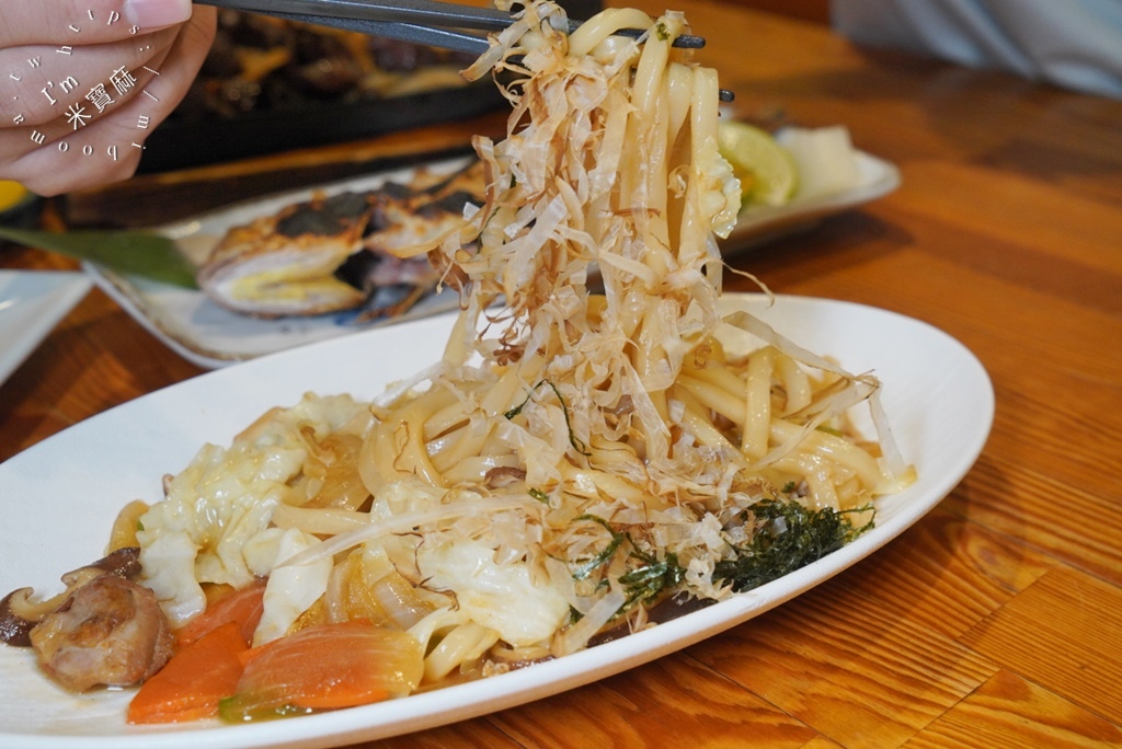 粉鳥林 漁食肆┃松山區居酒屋。每日新鮮漁獲烤魚必吃，台日創意料理選擇多，聚餐來這裡!