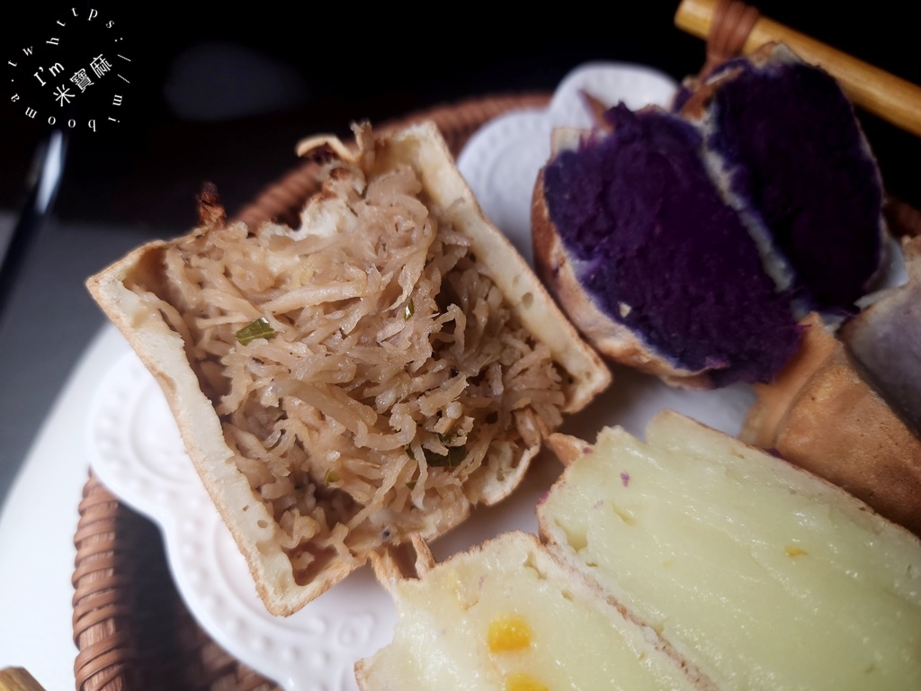 永樂車輪餅┃台北美食。銅板價超爆餡，真材實料大滿足，鹹甜口味都有