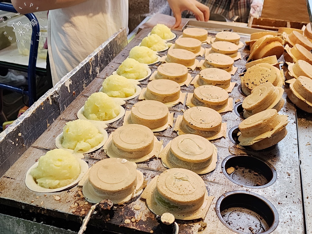 永樂車輪餅┃台北美食。銅板價超爆餡，真材實料大滿足，鹹甜口味都有