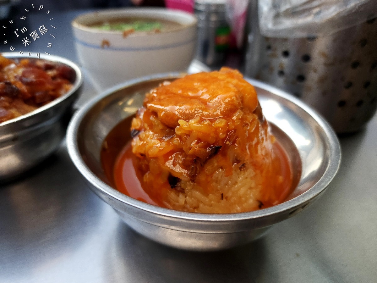 曉迪筒仔米糕┃南機場夜市美食。芋頭排骨酥湯、冬瓜排骨酥湯都正點，魯肉飯、筒仔米糕來一碗