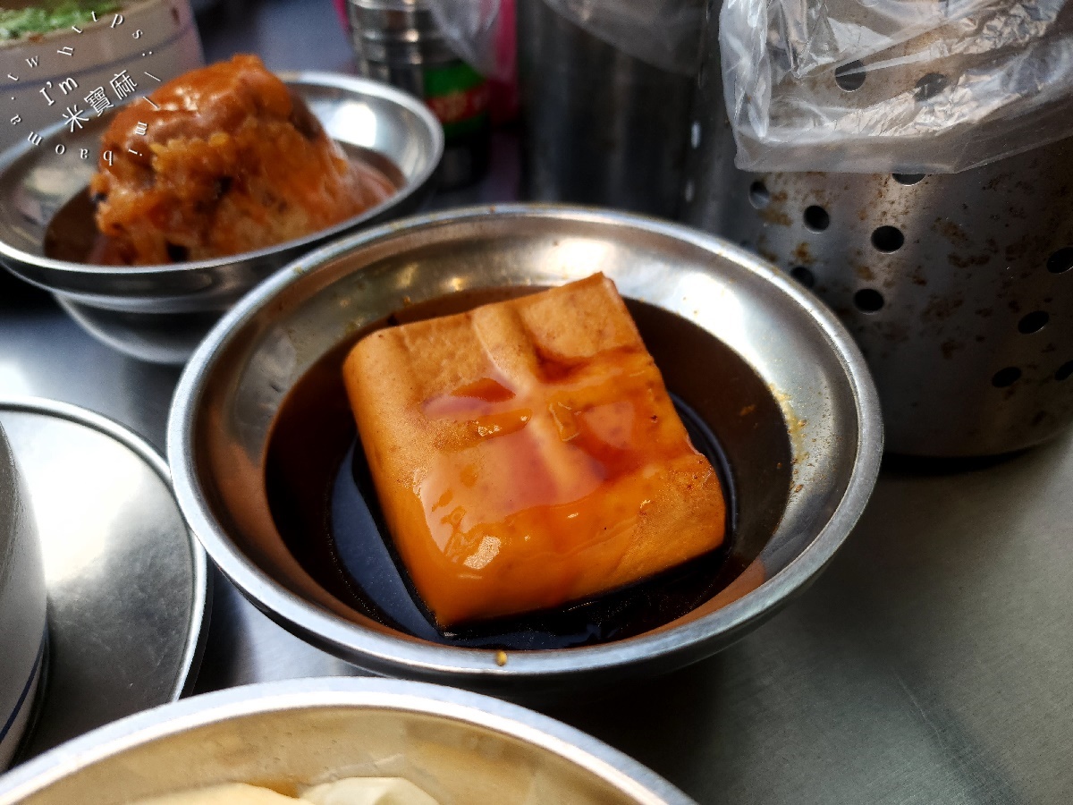 曉迪筒仔米糕┃南機場夜市美食。芋頭排骨酥湯、冬瓜排骨酥湯都正點，魯肉飯、筒仔米糕來一碗