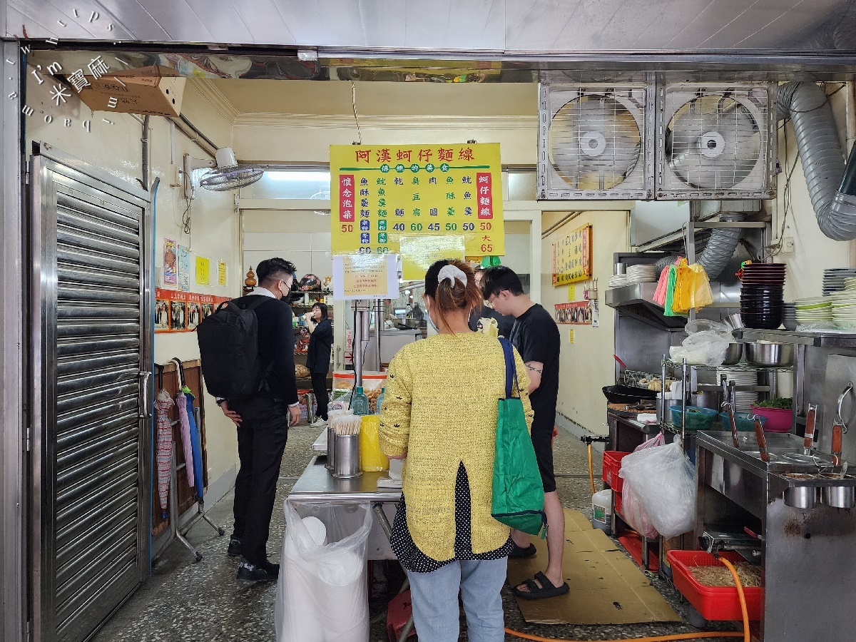 阿漢蚵仔麵線┃板橋美食。隱身巷弄懷念泡菜臭豆腐及蚵仔麵線，生意還真不錯