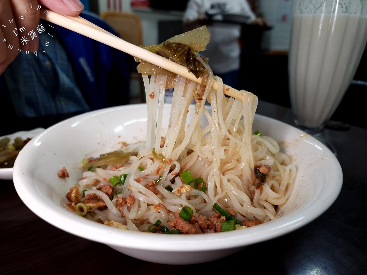 阿英雲南景頗泰緬風味料理┃中和華新街美食。手抓飯要吃記得預訂，料理選擇多，來這裡聚餐也很不錯