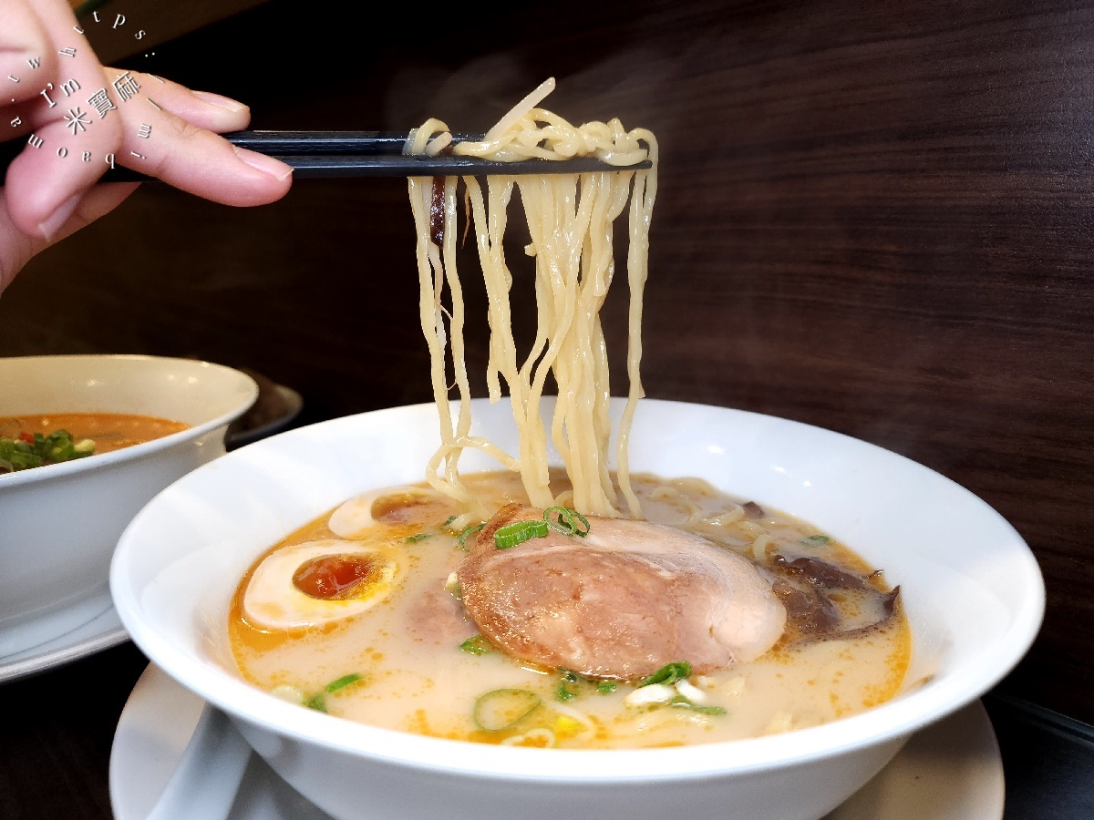 赤麵廠レッドラーメン┃ 中和美食。三種拉麵口味選擇，還有叉燒肉飯、關東煮及小菜，內用可續麵一次