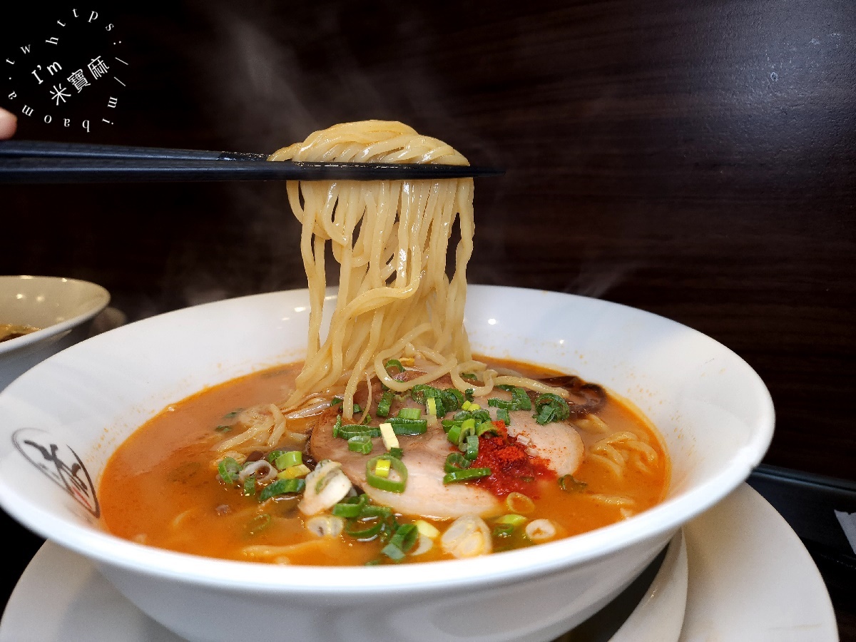 赤麵廠レッドラーメン┃ 中和美食。三種拉麵口味選擇，還有叉燒肉飯、關東煮及小菜，內用可續麵一次
