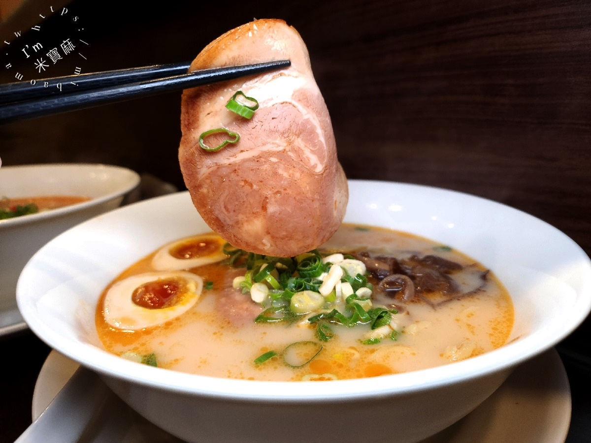 赤麵廠レッドラーメン┃ 中和美食。三種拉麵口味選擇，還有叉燒肉飯、關東煮及小菜，內用可續麵一次