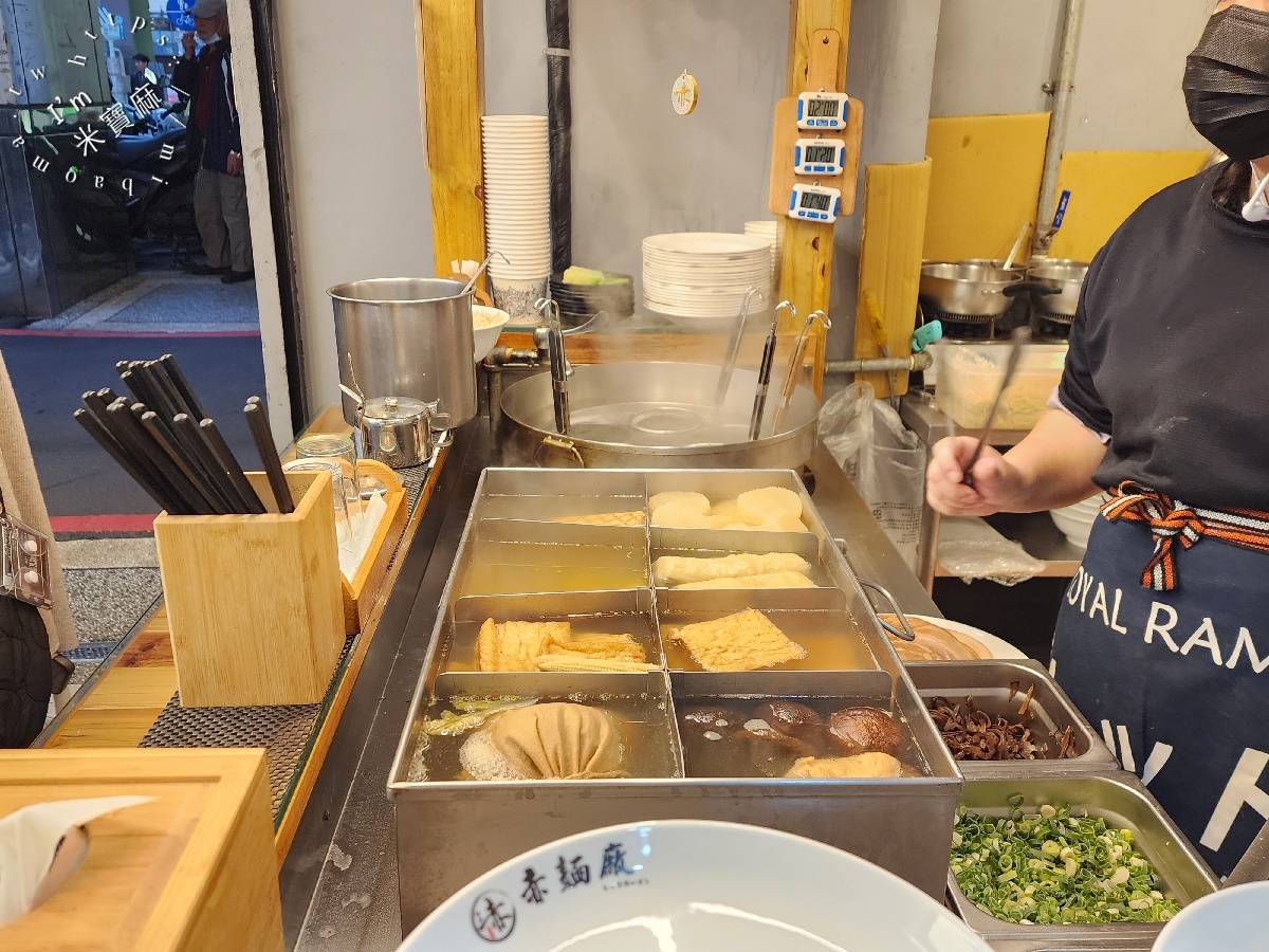 赤麵廠レッドラーメン┃ 中和美食。三種拉麵口味選擇，還有叉燒肉飯、關東煮及小菜，內用可續麵一次